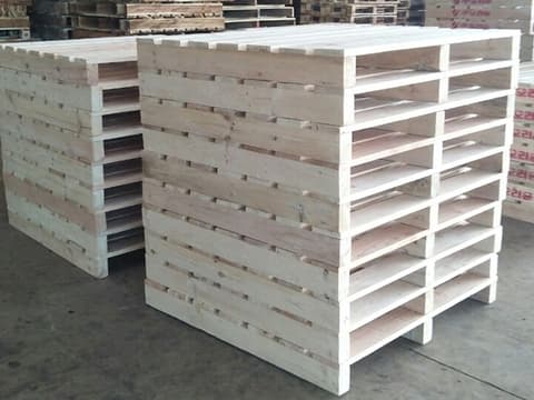 Pallet kê hàng trong kho - ảnh 1